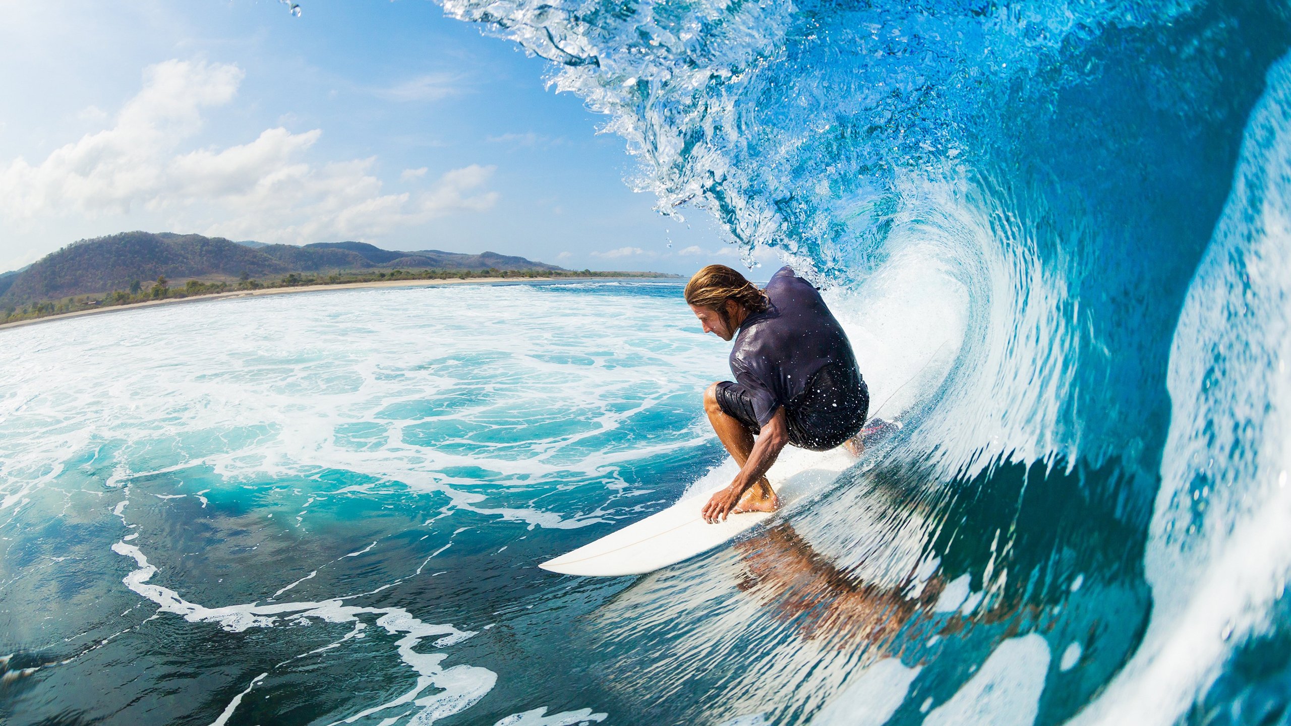 俱乐部与本地企业达成长期赞助协议保障运营资金，俱乐部的经营模式